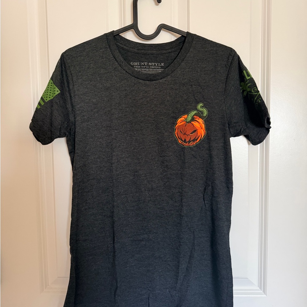 Grunt Style Womens Charcoal Black Tee with Orange & Green Pumpkin Graphic
